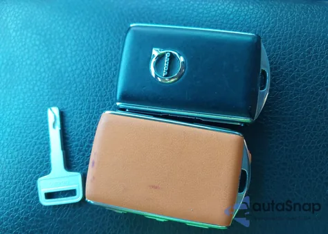 2021 Volvo Xc40 T5 R-Design z USA, uszkodzony, nr VIN YV4162UM7M2446598